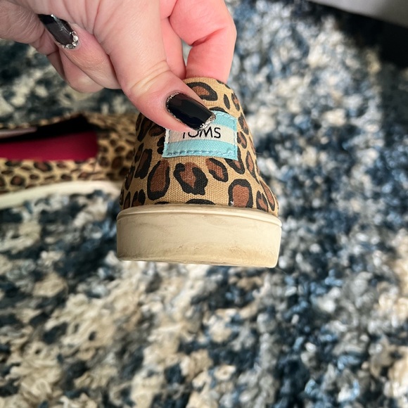 Toms Leopard Print Slip-On Women's Shoes - Picture 3 of 6
